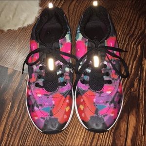 Vionic sneaker. Arch support, great 4 problem feet